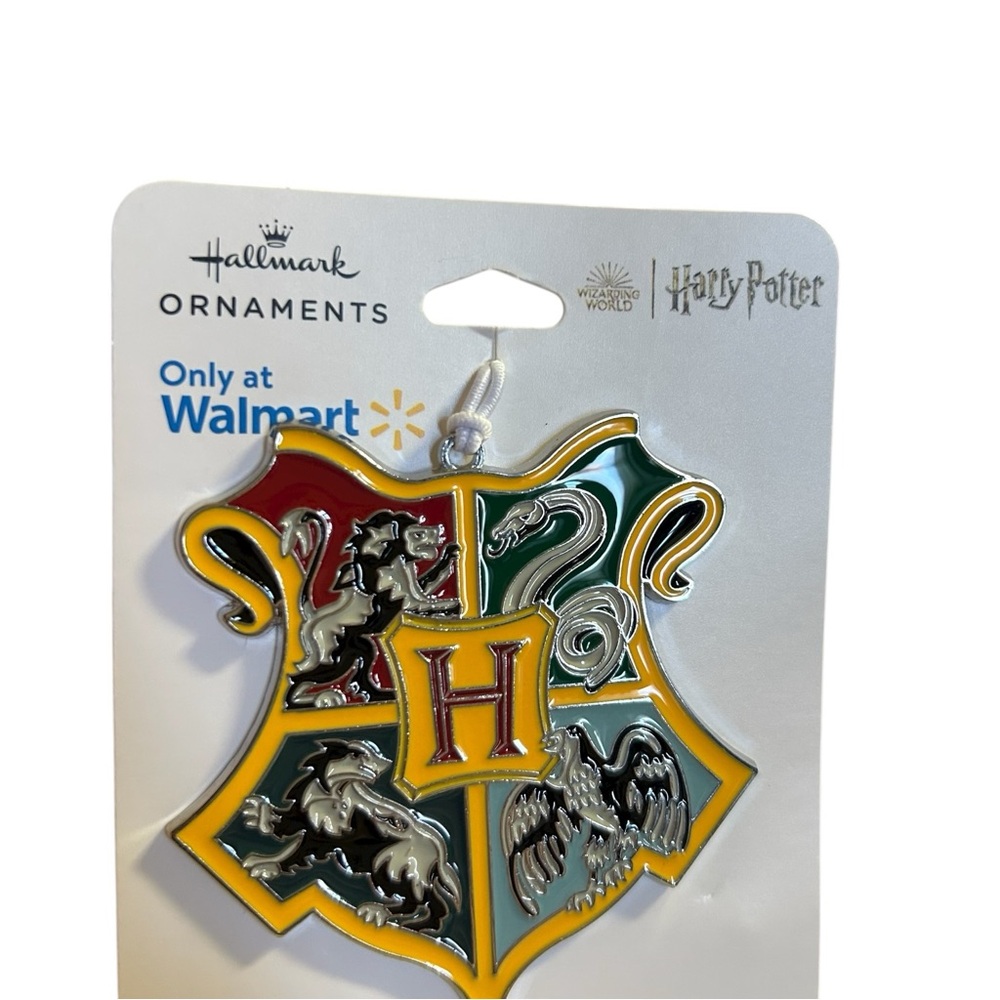 NWT Hallmark Harry Potter Hogwarts Crest Ornament Exclusive Christmas Decor - Picture 3 of 8